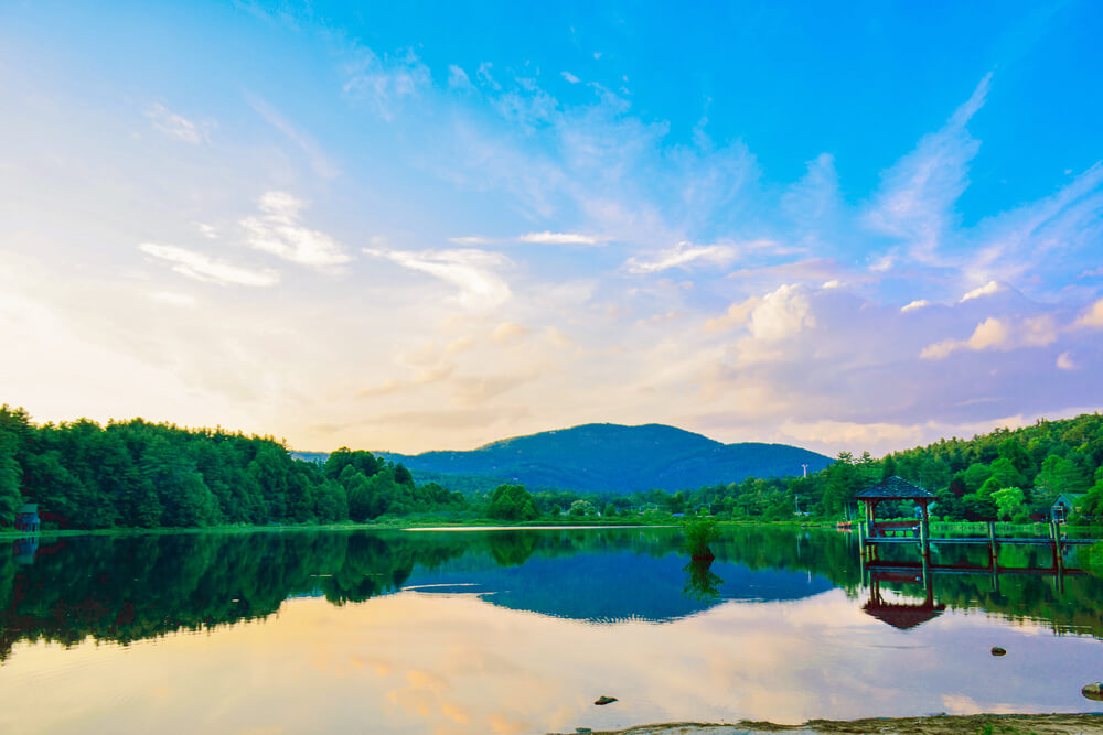 Mountains and trees reflecting on the water: things to do in Cashiers NC